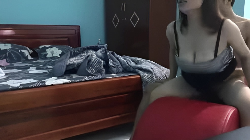 Gestehen Sie mir auf dem Zweiersofa
